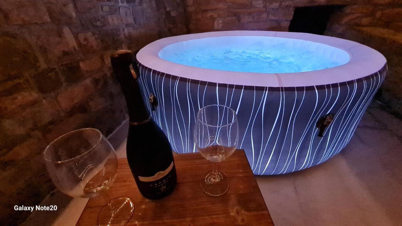 Апартаменти Hisa Kapis With Hot Tube Копер Екстер'єр фото