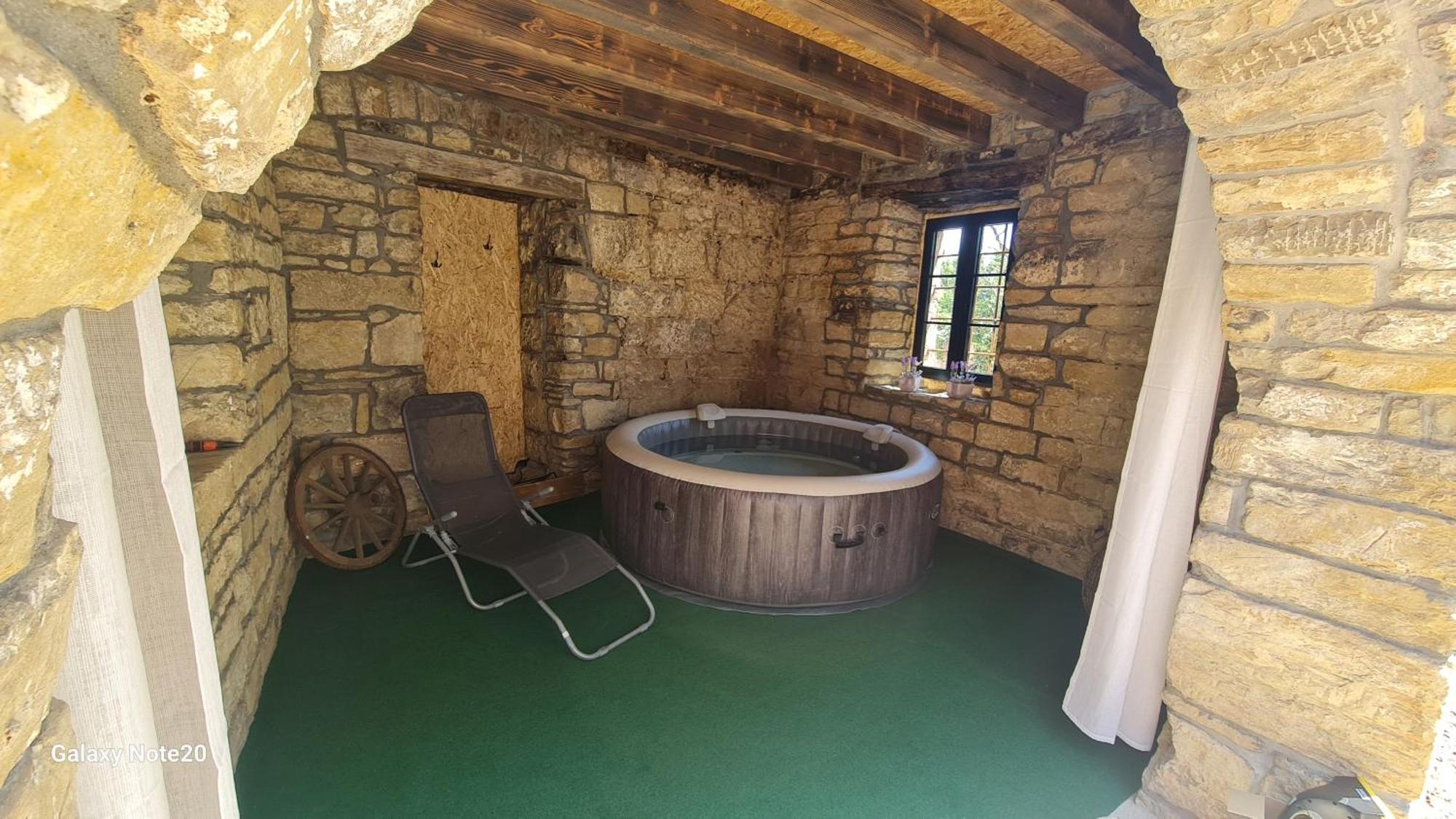 Апартаменти Hisa Kapis With Hot Tube Копер Екстер'єр фото